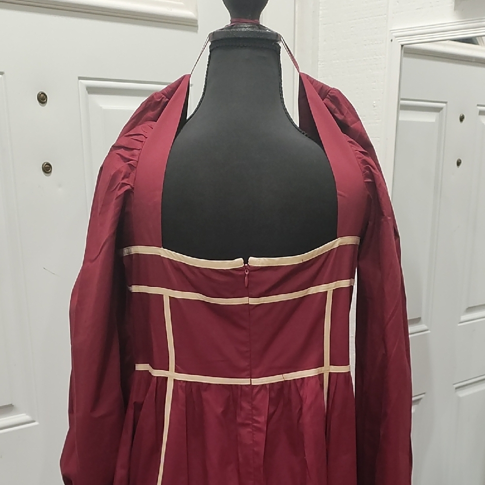 Square-Neck Burgundy Long Sleeve Tiered Dress with Contrast Trim - Picture 4 of 10